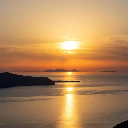 U & Me Fira (Santorini)