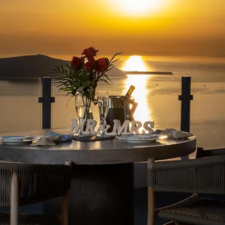 Hotel U & Me Fira (Santorini)